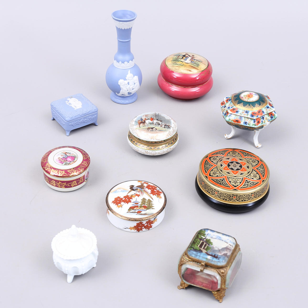 LOCKASKAR, VAS, 10 delar, porslin, glas, metall.