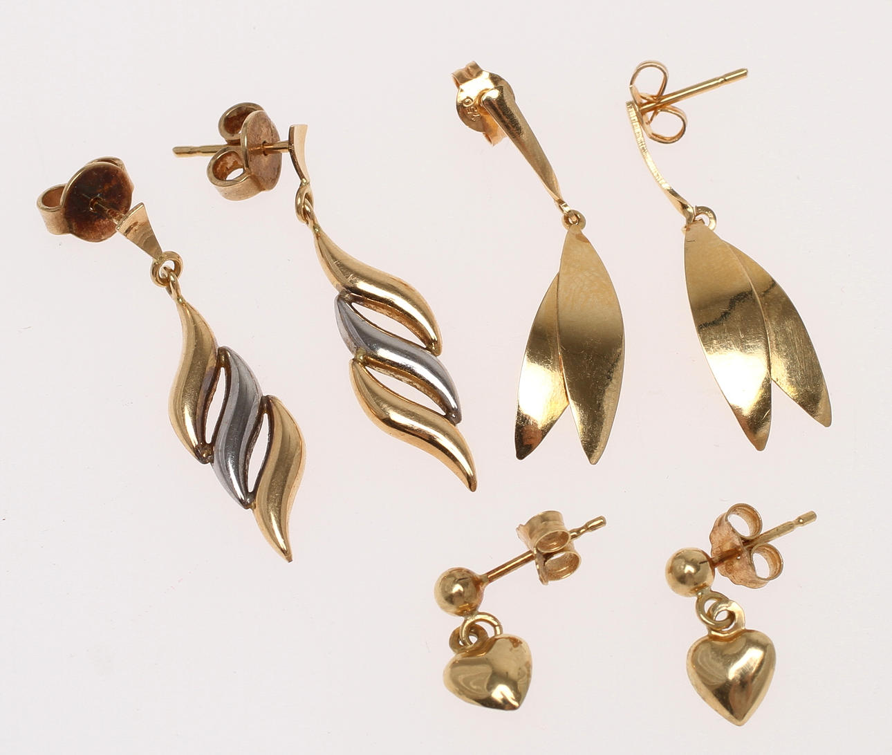 ÖRHÄNGEN 3 par, 18k guld. Tot vikt 3,7g.