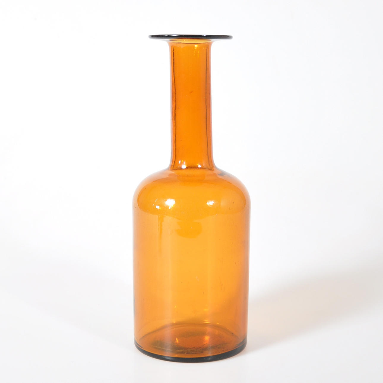 OTTO BAUER, vas i bruntonad glasmassa, Holmegaard, Danmark.