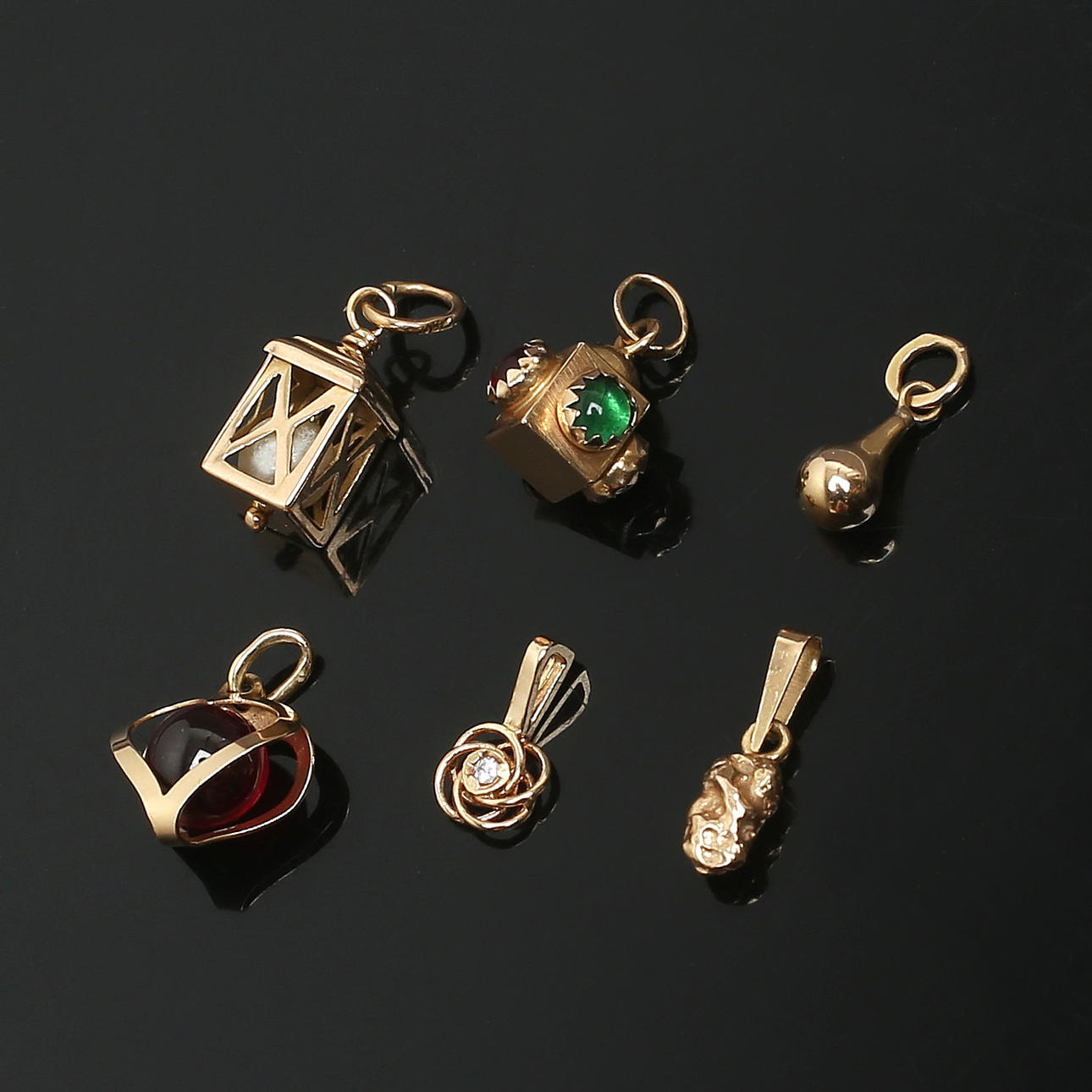 BERLOCKER, 6 st, 18K guld, svenska kontrollstämplar.