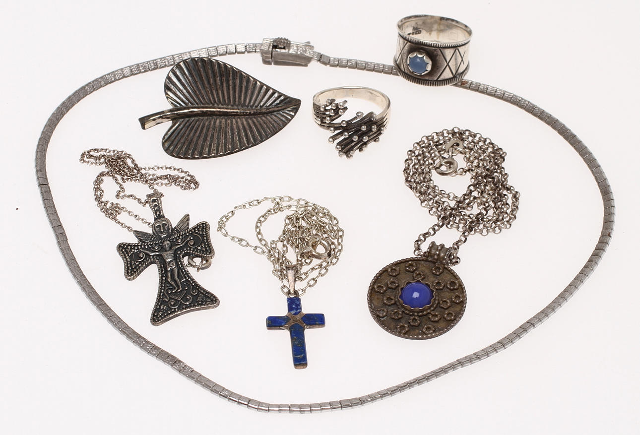 SMYCKEN, silver, 7 delar, bland annat med blåa stenar.
