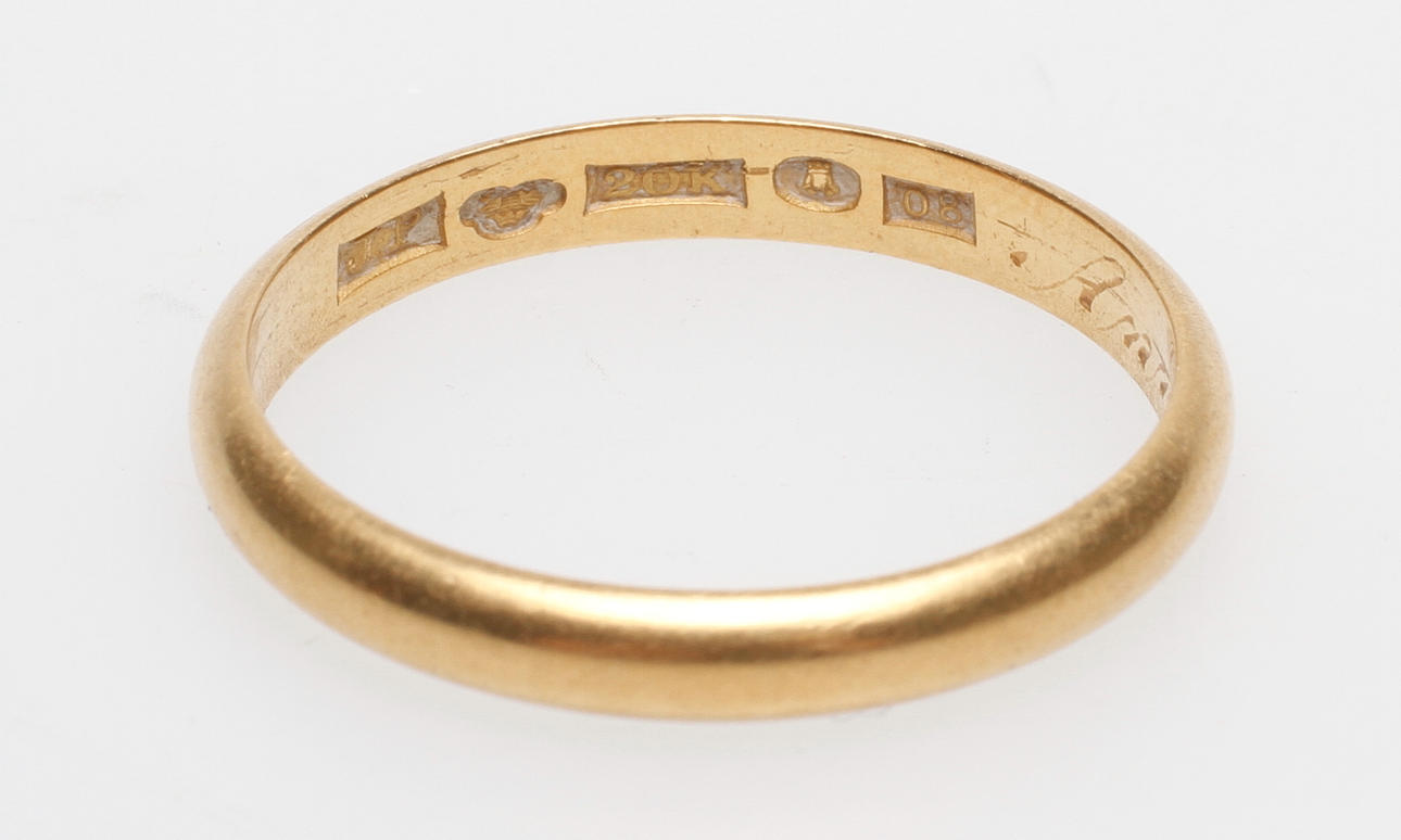 RING, 20k guld, vikt ca 4,7 gr.