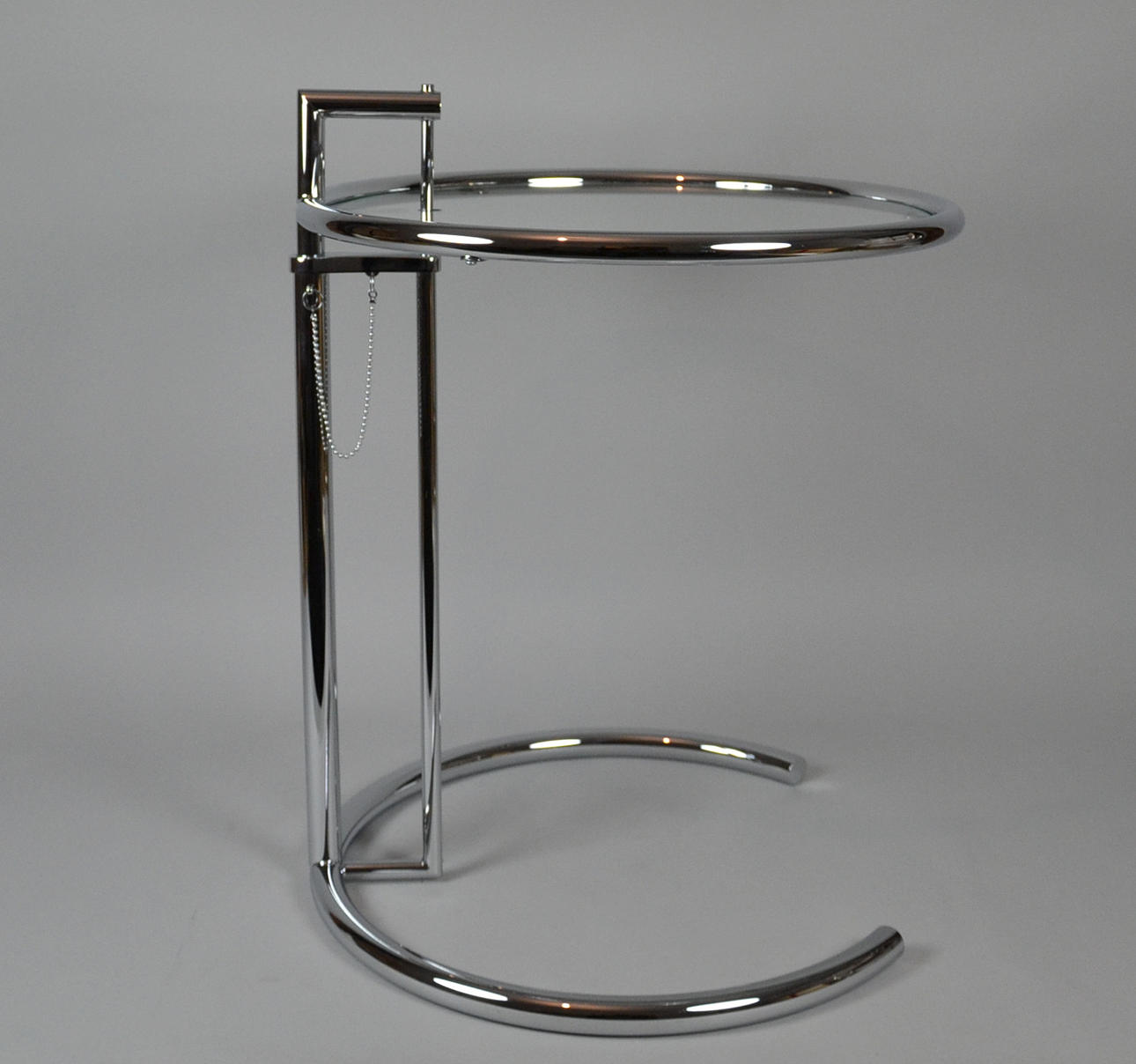 EILEEN GRAY. SÄÄDETTÄVÄ PÖYTÄ CLASSICON.