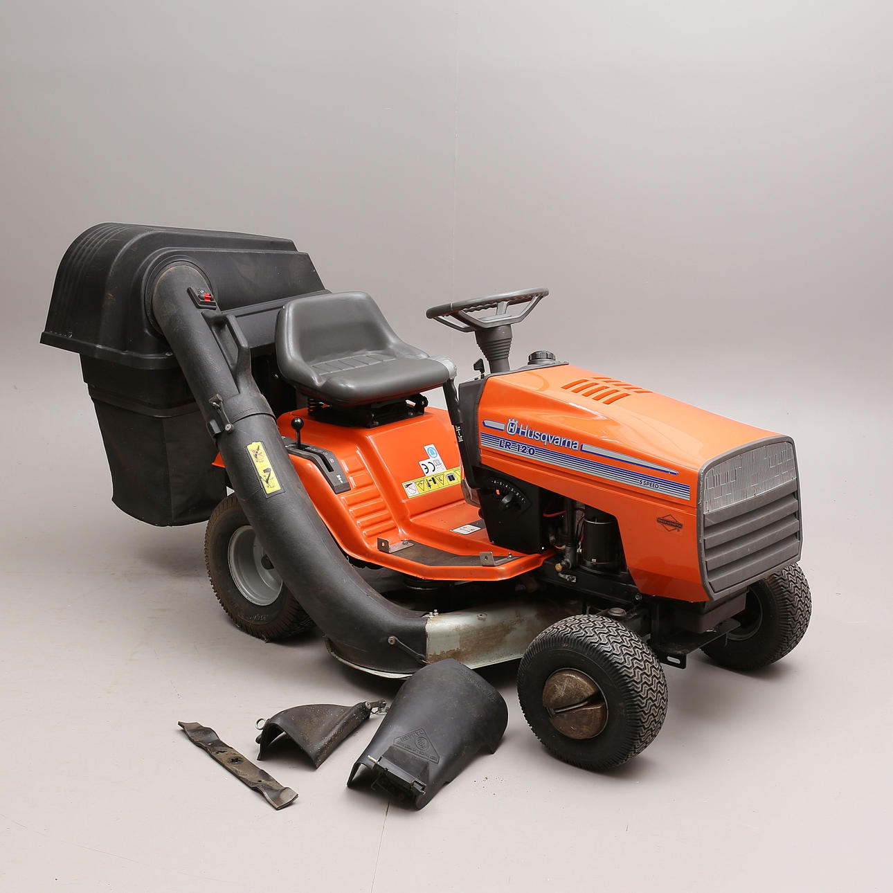 TRÄDGÅRDSTRAKTOR, Husqvarna, LR 120.