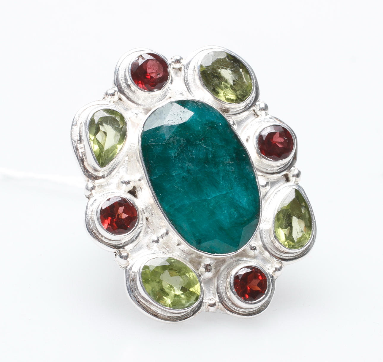 COCKTAILRING, silver med syntetiska stenar.