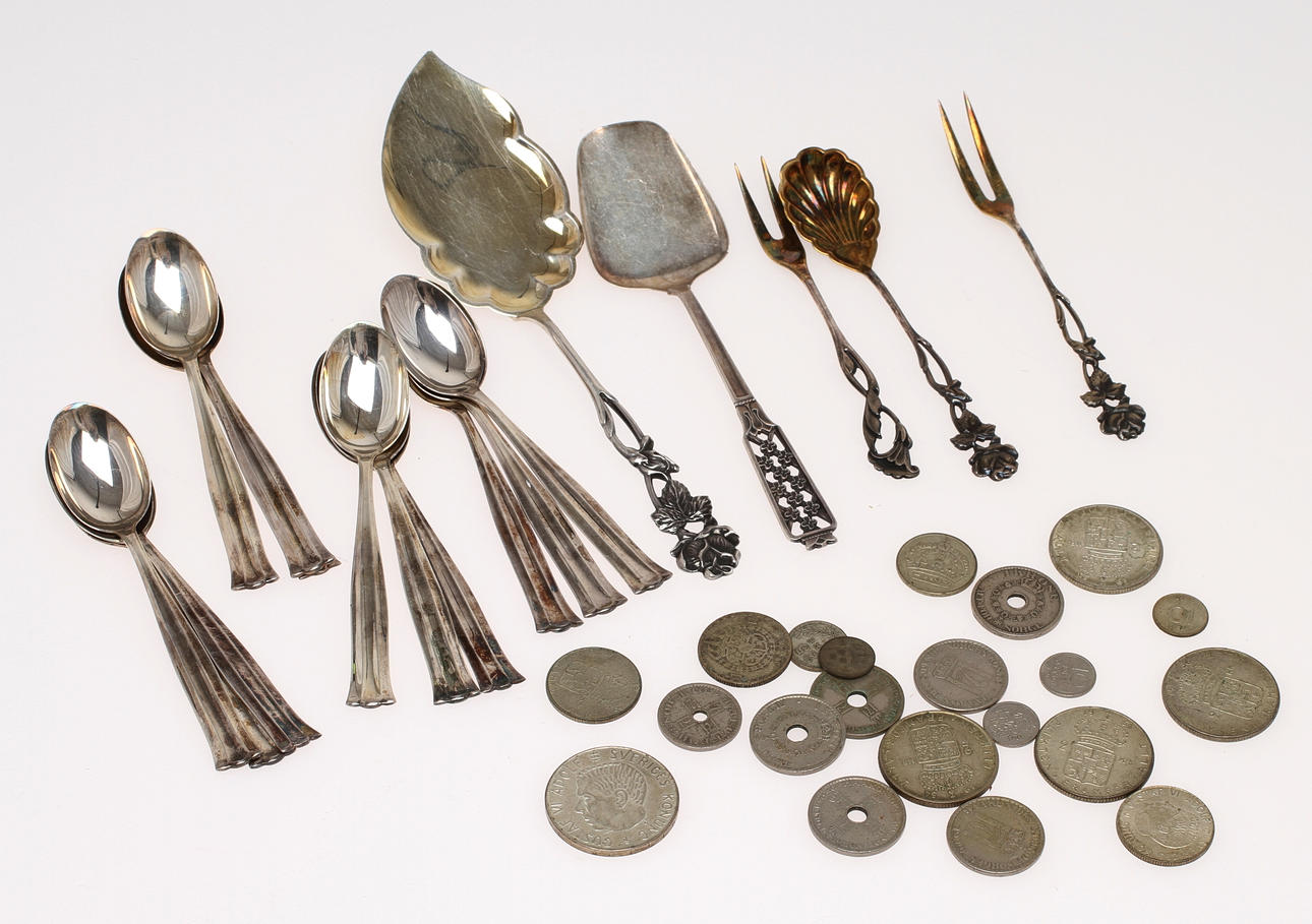PARTI SILVER, 17 delar, tot vikt 268g samt diverse MYNT, innan 1968, vikt 155g.