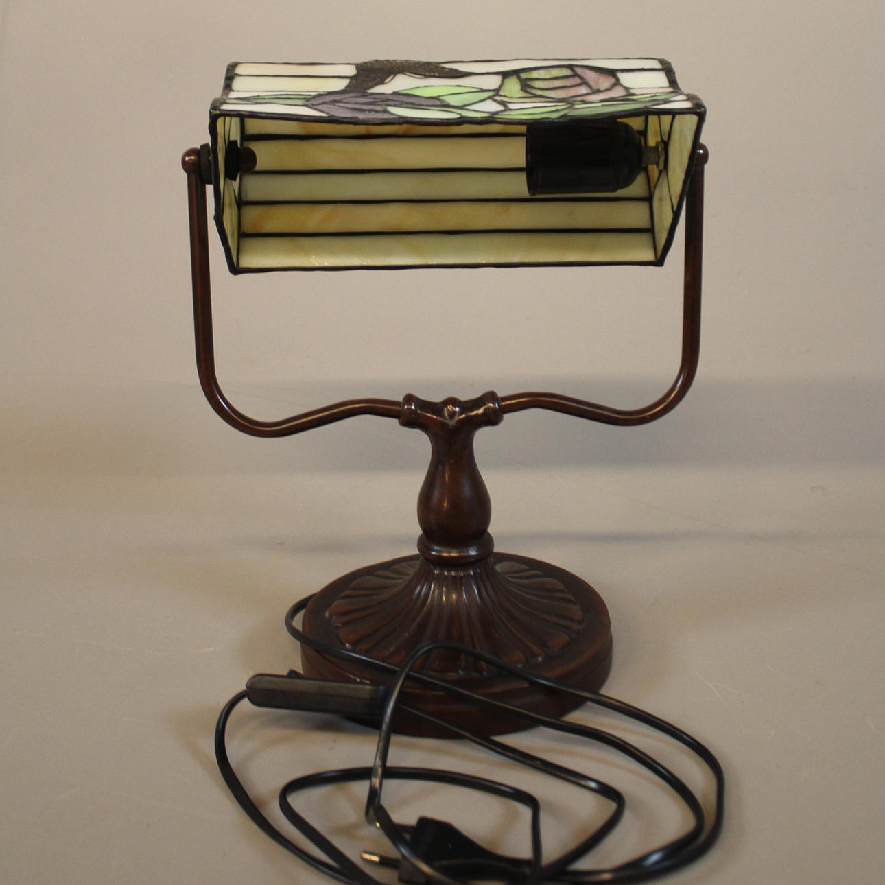 SKRIVBORDLAMPA, tiffanystil.