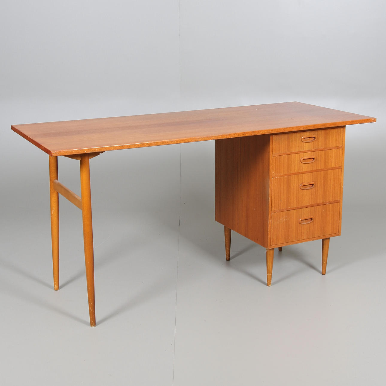 SKRIVBORD, teak, 1960/70-tal.
