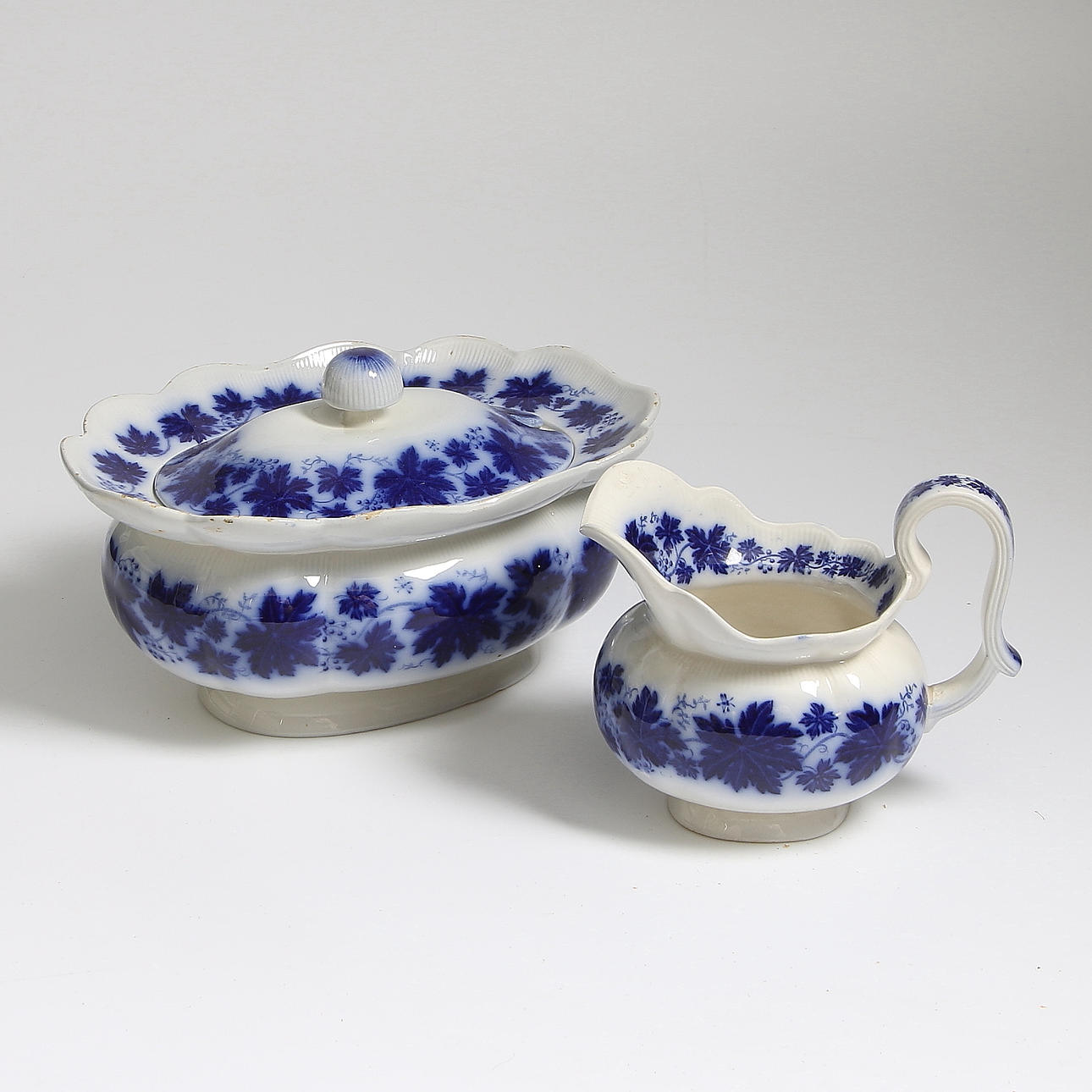 PORSLINSDELAR, 2 delar, "Vinranka", Gefle, Arthur Percy.