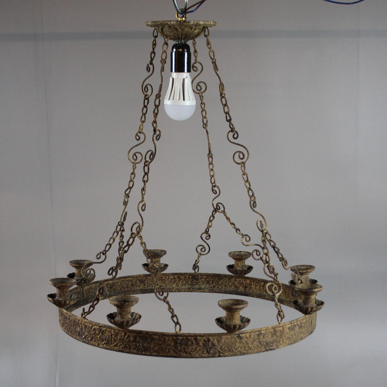 CHANDELIER ursprünglich für Kerzen. Geschäft.