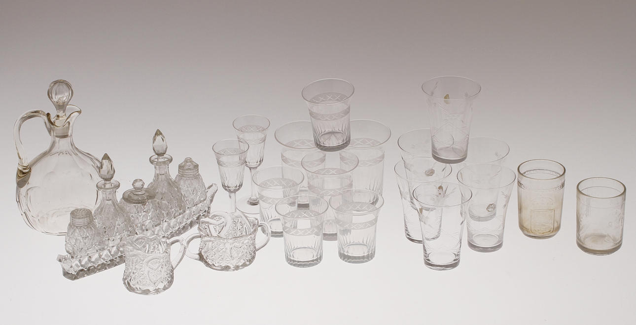 PARTI GLAS, mestadels pressglas, 1900-tal.