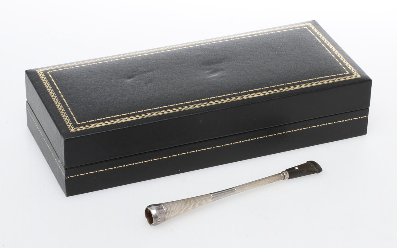 CIGARETTMUNSTYCKE, sterling silver, Alfred Dunhill & Sons, Birmingham, England.