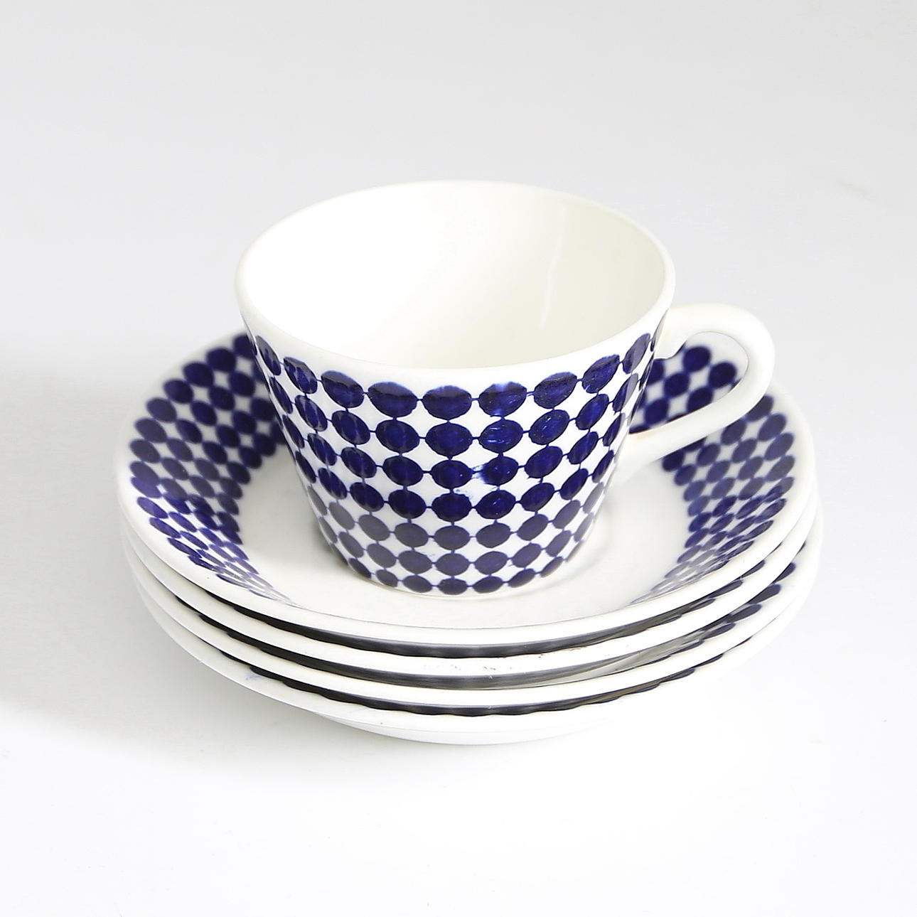 KAFFEKOPP MED FAT, benporslin, 5 delar, "Adam", Stig Lindberg, Gustavsberg.