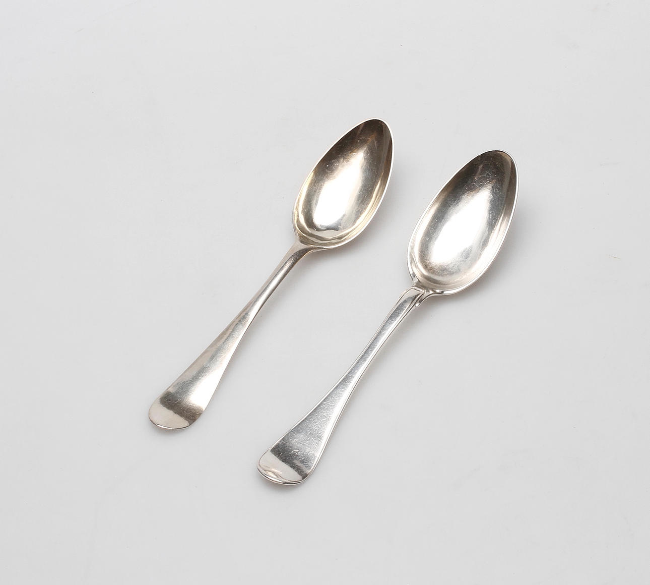 SKEDAR, 2 st, silver, Johan Wilhelm Zimmerman, Stockholm 1787 samt Stephan Halling, Örebro 1793, vikt ca 125,8 gram.