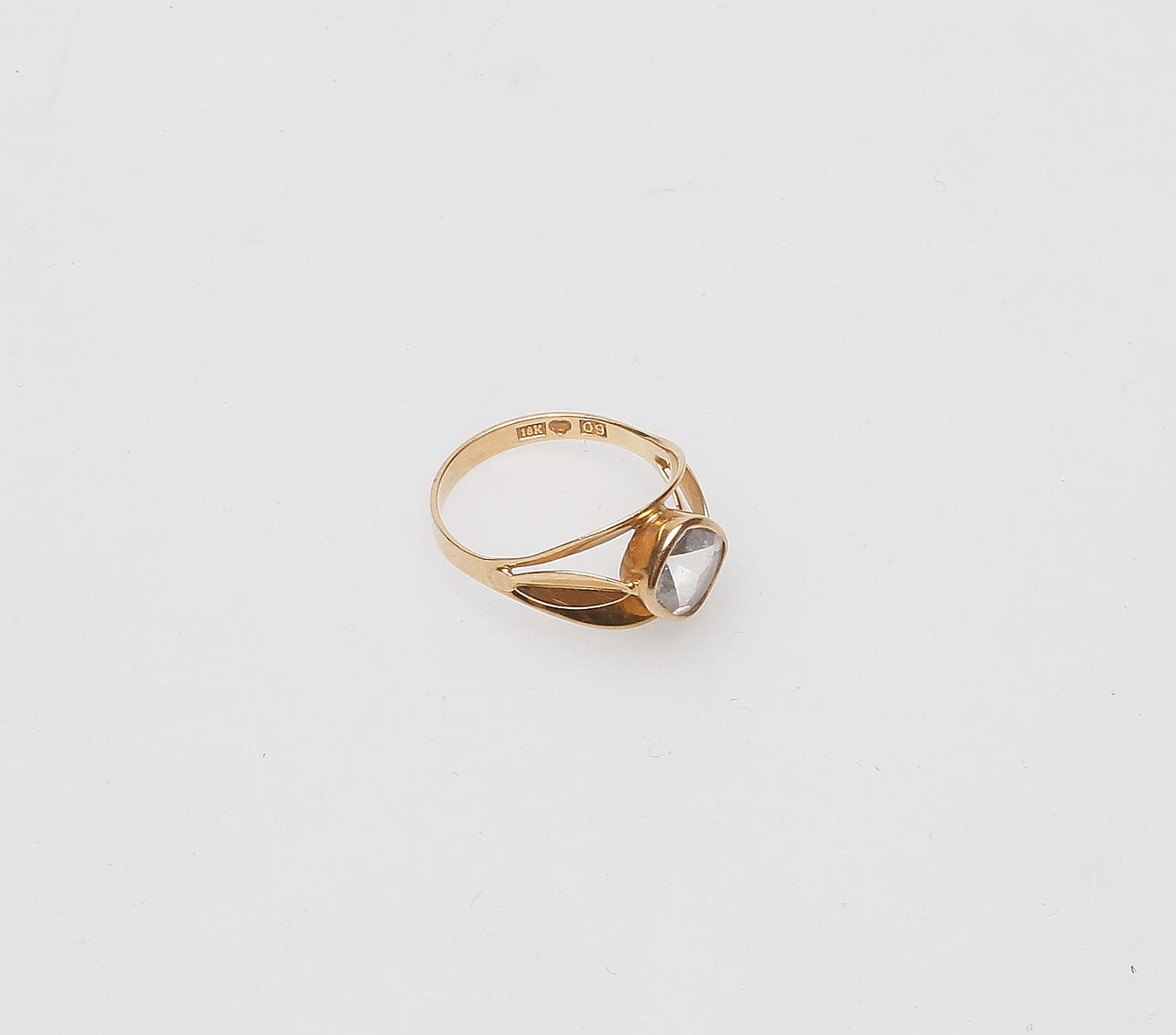 RING MED STEN, guld 18k, vikt ca 2,2 gram.