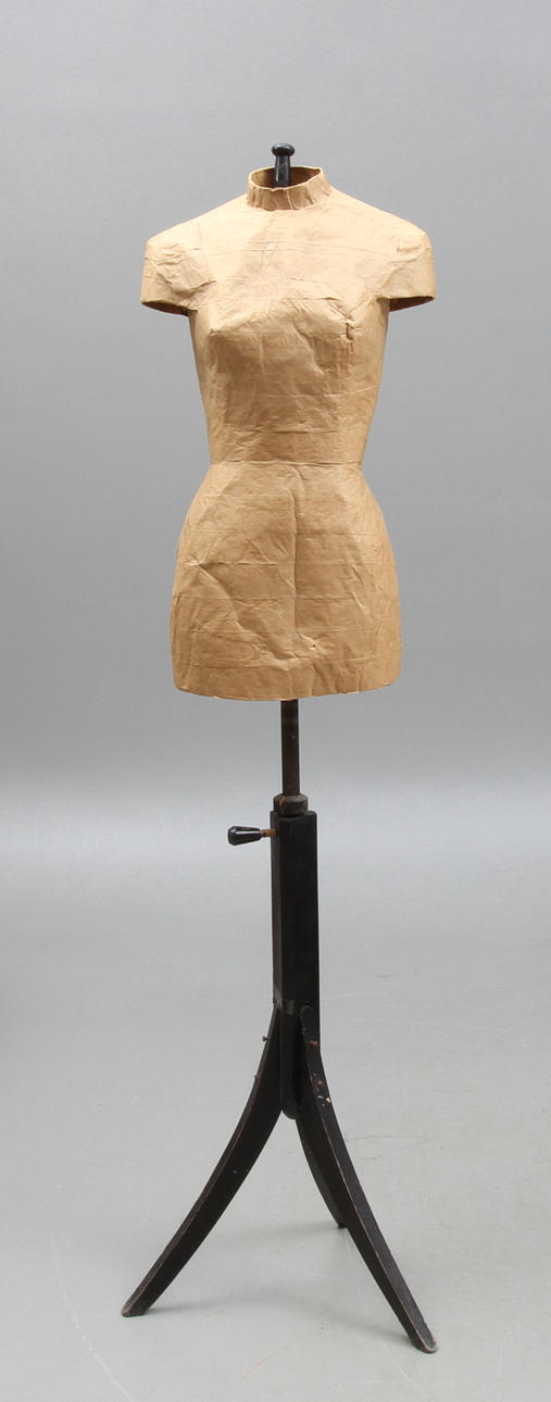 PROVDOCKA med torso av Papier-maché, 1900-talets första hälft.