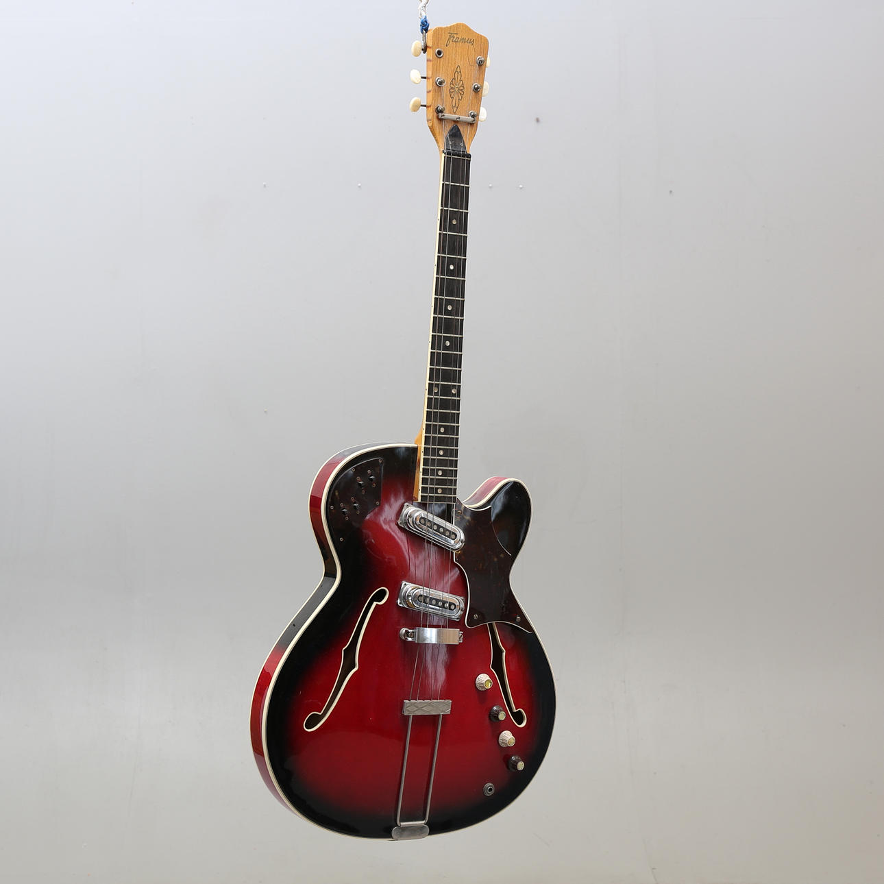 ELGITARR, Framus Vin­tage 5/​51 Studio Bur­gundy.