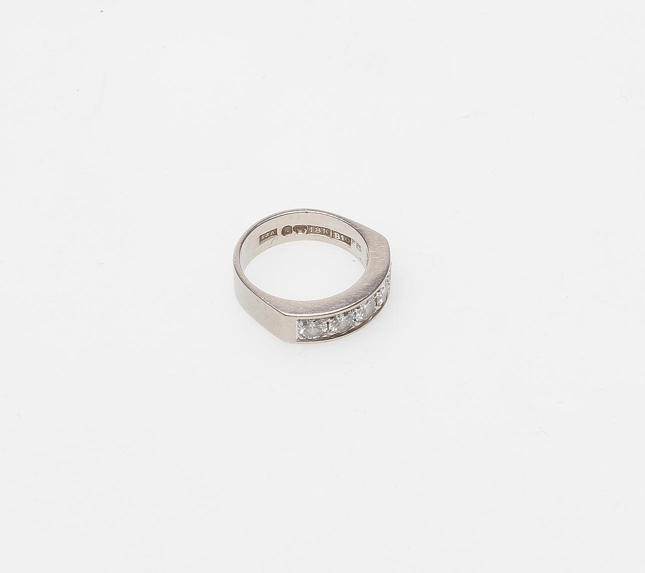 RING, vitguld 18k, med diamanter 0,75 ct, vikt ca 5,2 gram.