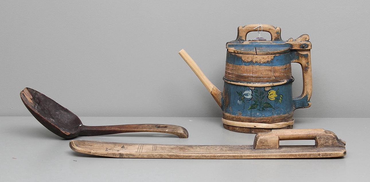 ALLMOGE, 3 del, klappträ 1766, pipstånka samt sked.