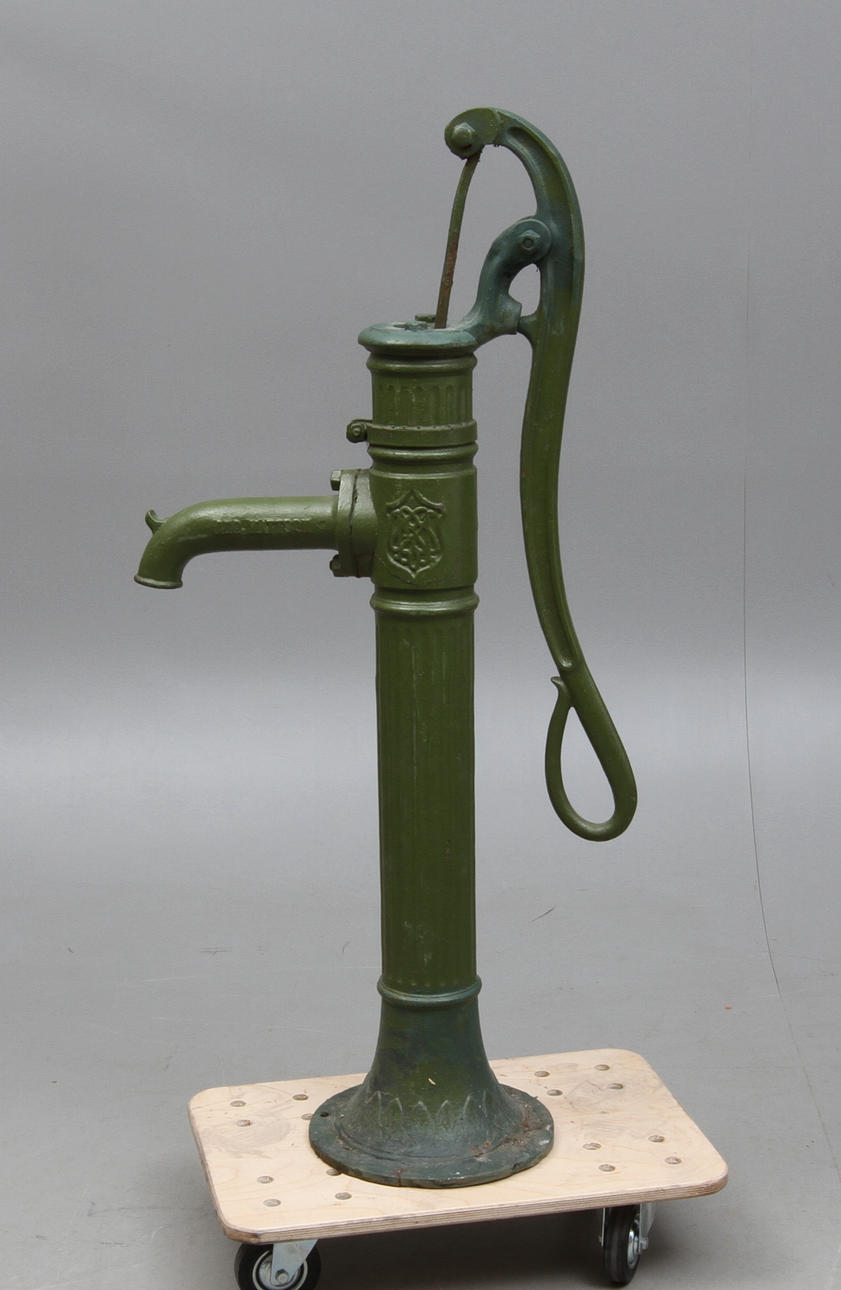 GÅRDSPUMP, gjutjärn, märkt And. Mattson Mora.