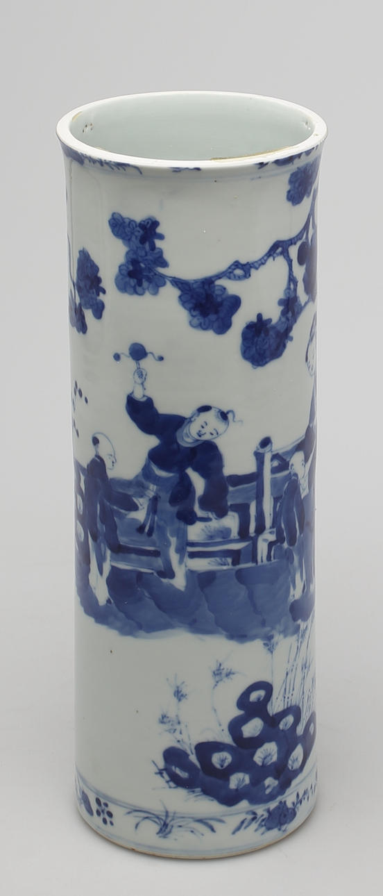 VAS, porslin, Kina, 1800-/1900-tal, omgjord till lampfot.