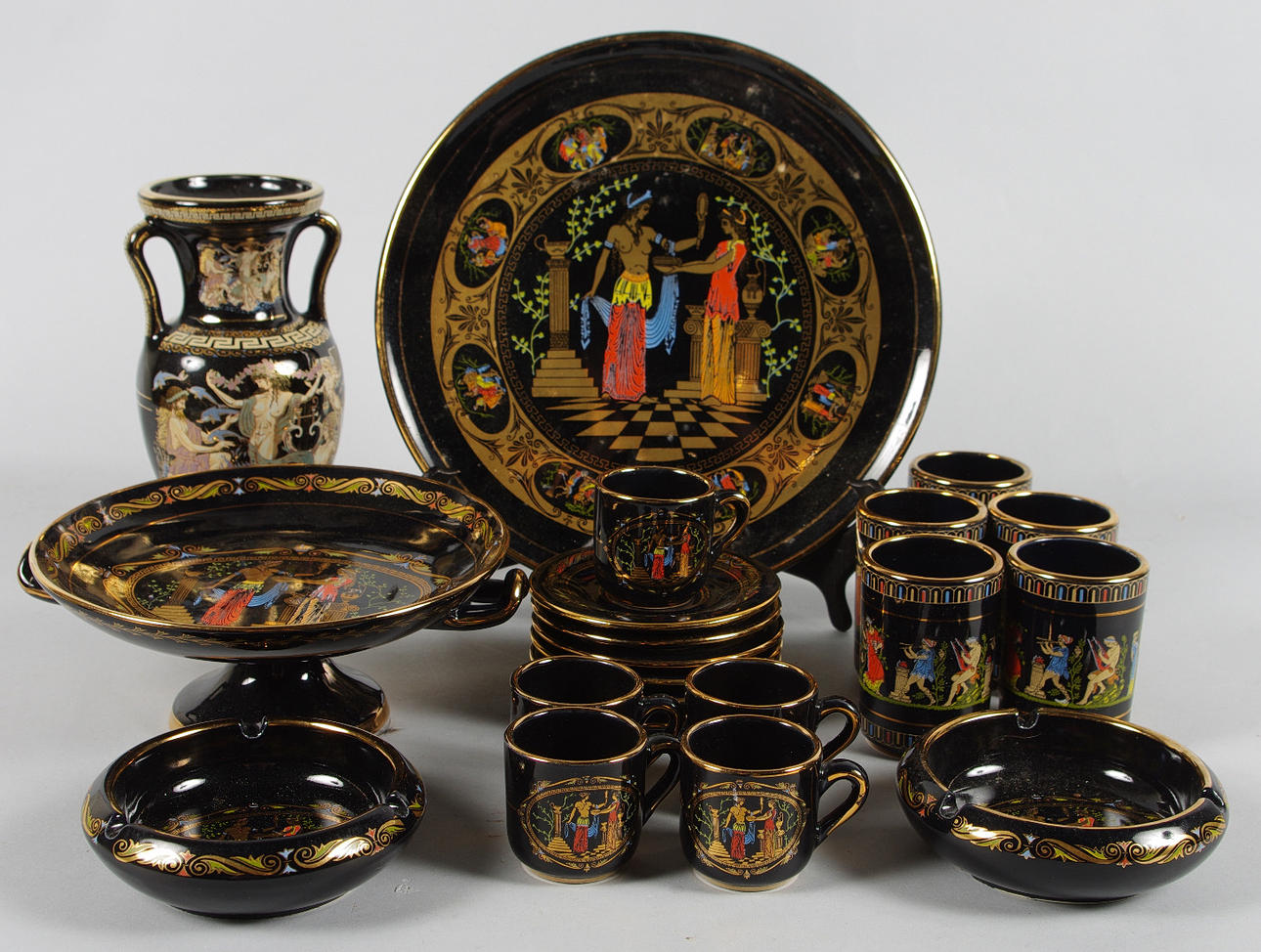 KAFFESERVISDELAR, dekor från antiken med förgyllningar, Grekland.