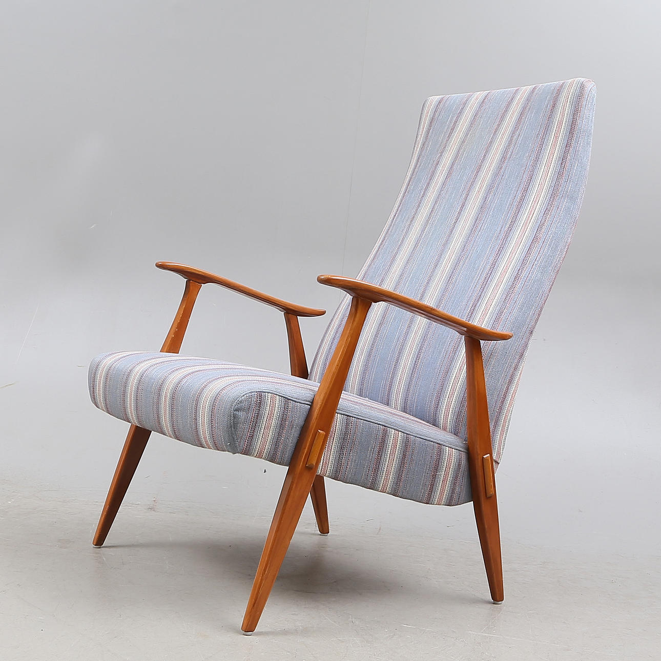 FÅTÖLJ, trä/textil, 1900-tal.