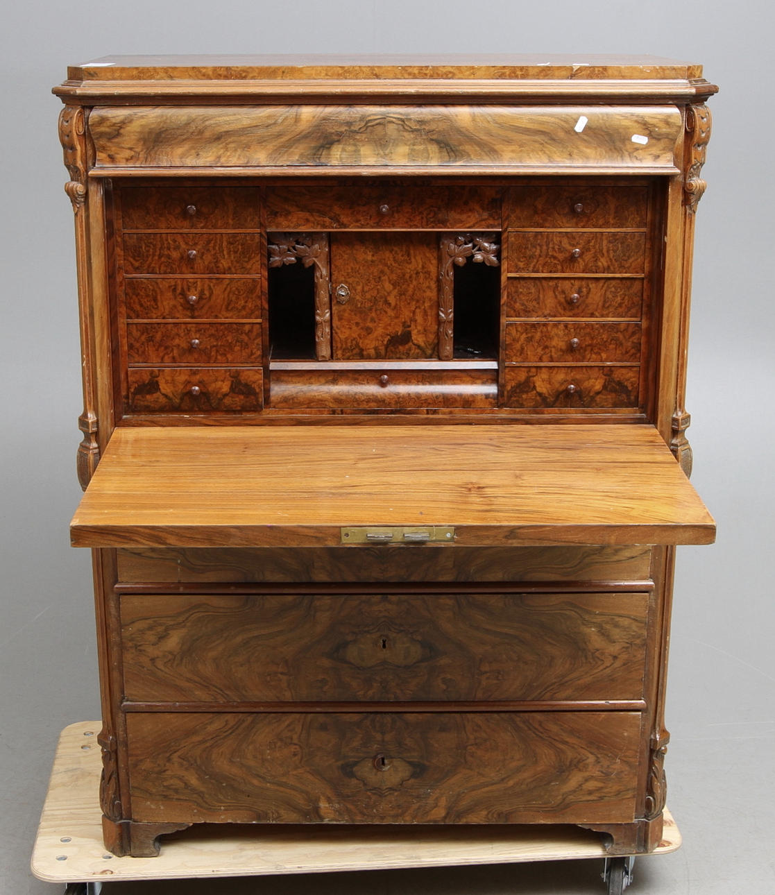 CHIFFONJÉ, 1800-talets andra hälft.