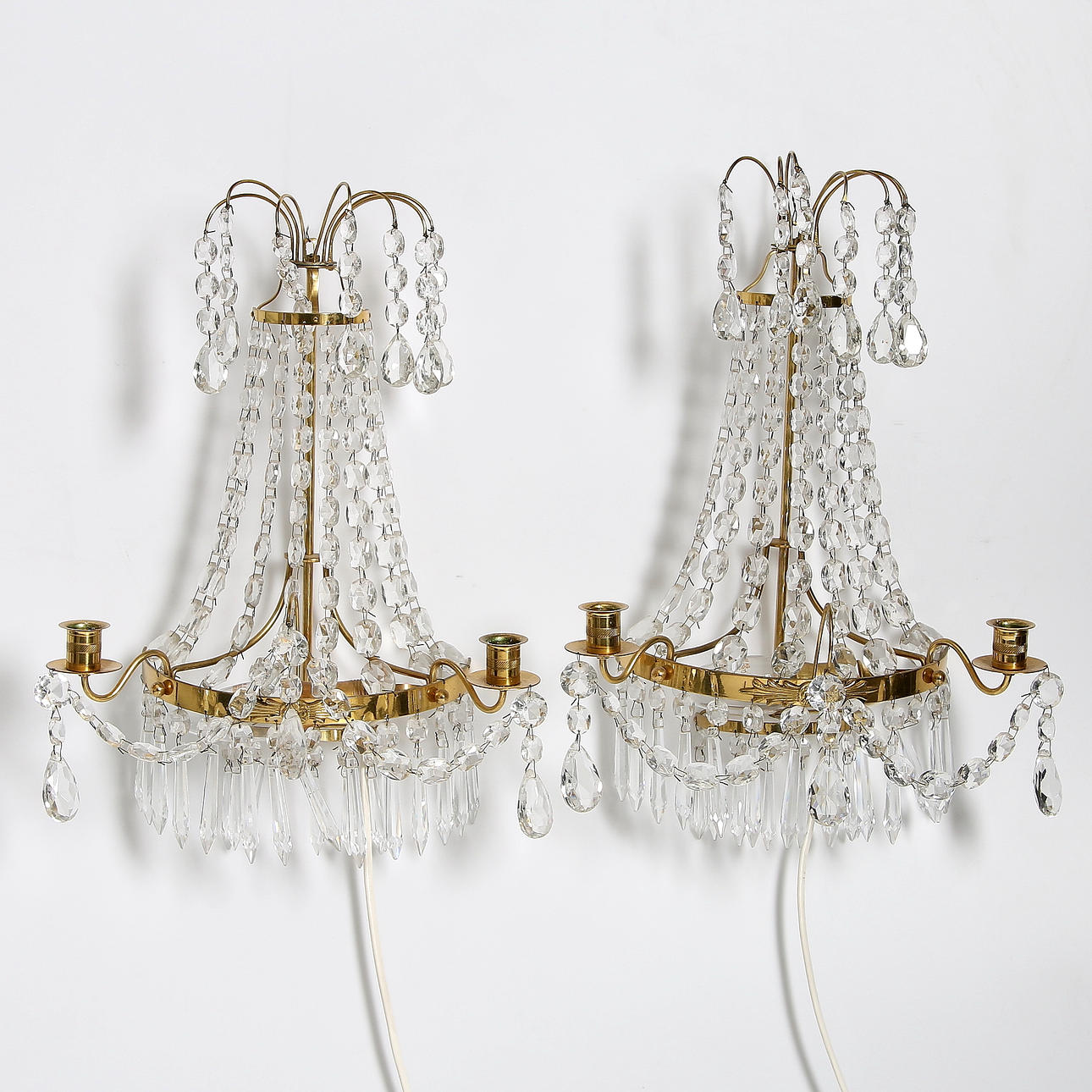 VÄGGLYSTRAR, ett par, Gustaviansk stil. 1900-talets mitt.