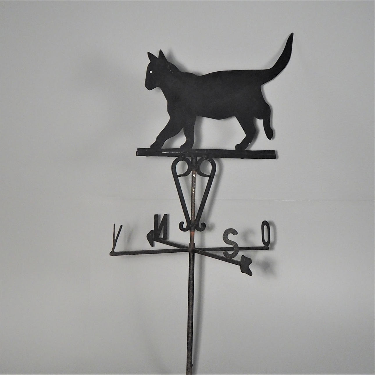 VINDFLÖJEL, katt, smide, 1900-tal.