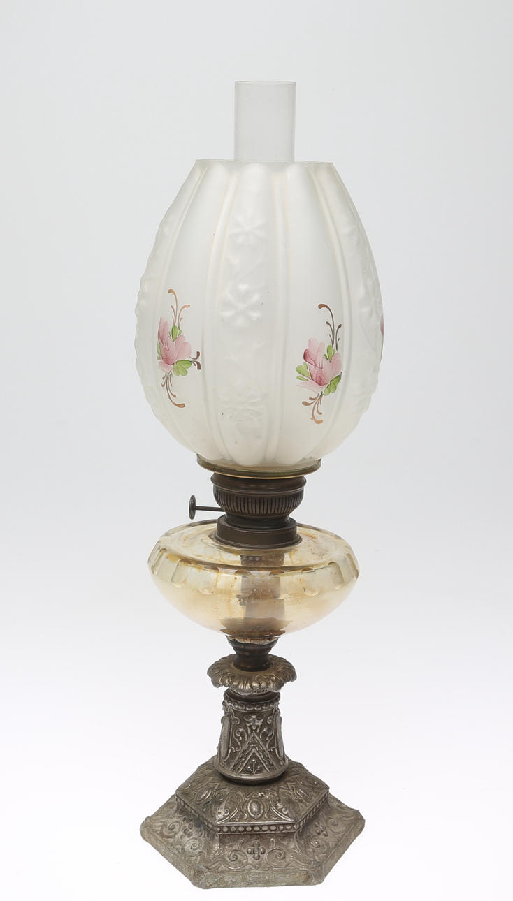 BORDSFOTOGENLAMPA, 18/1900-tal, målad överkupa i glas.