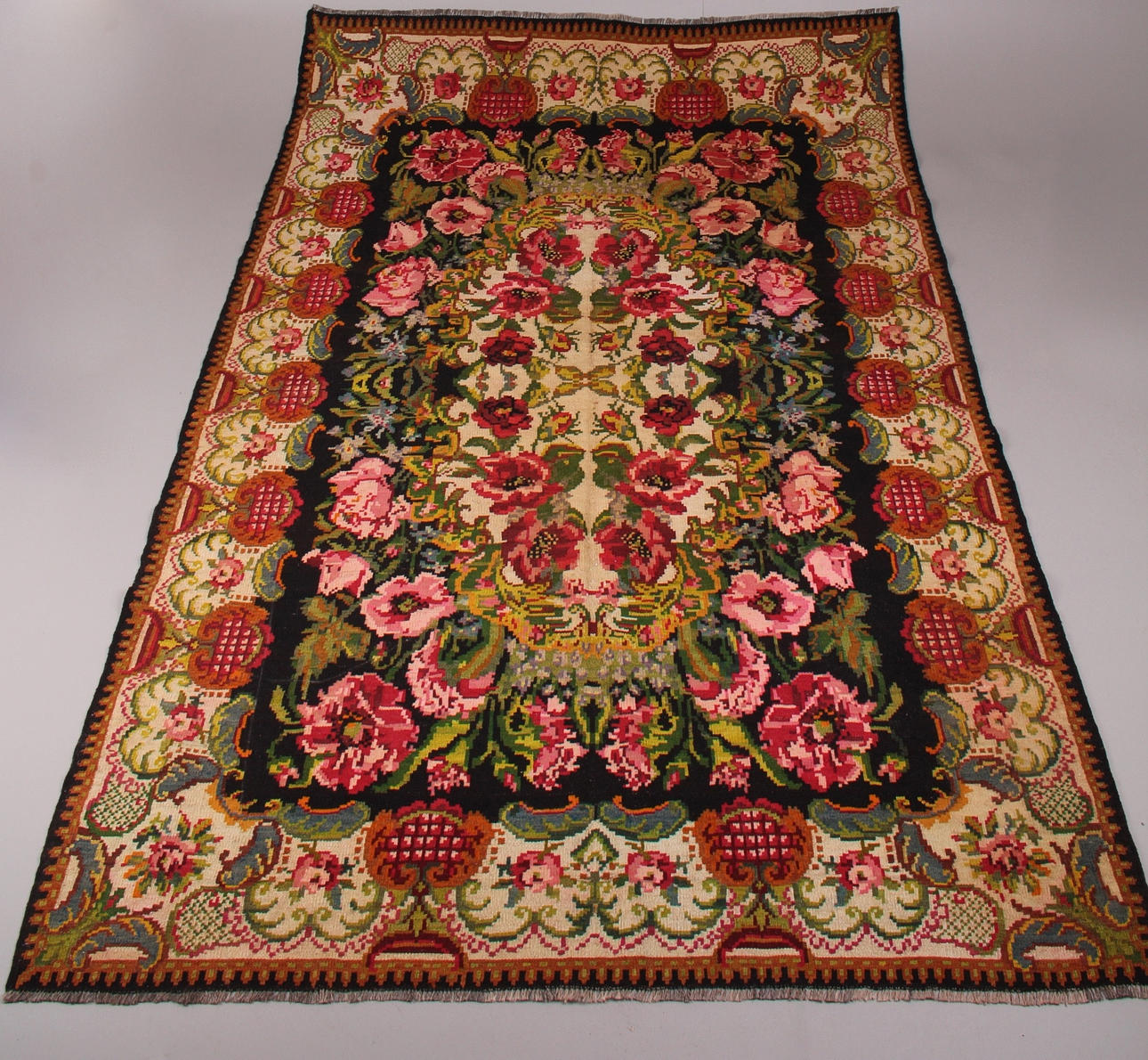 MATTA, Orientalisk, Rosen Kelim, 210 x 340 cm.