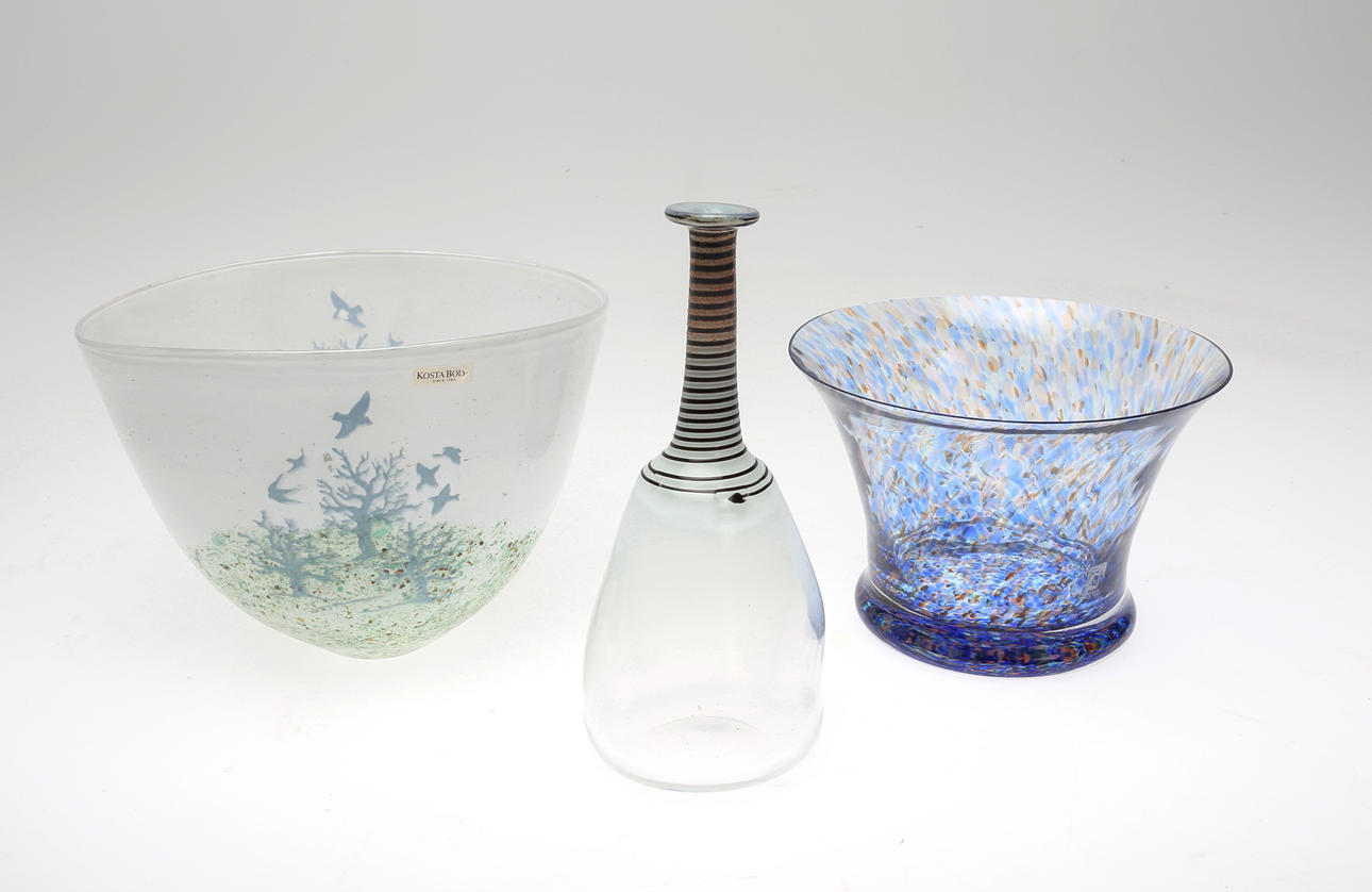 GLASFÖREMÅL, 3st, Skålar samt vas.