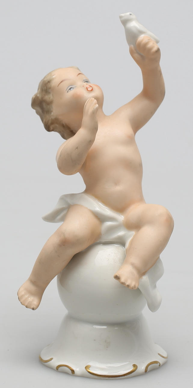 FIGURIN, porslin, gosse med fågel, Wallendorf Thuringen, 1960-tal.