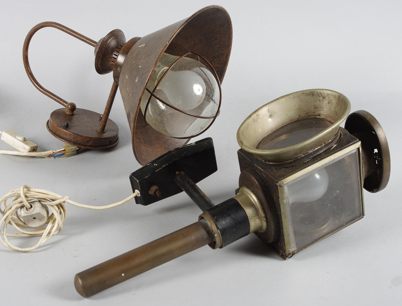 VAGNSLYKTA SAMT VÄGGLAMPA.