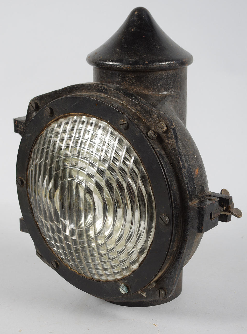 BÅTLAMPA, svartmålat gjutjärn.