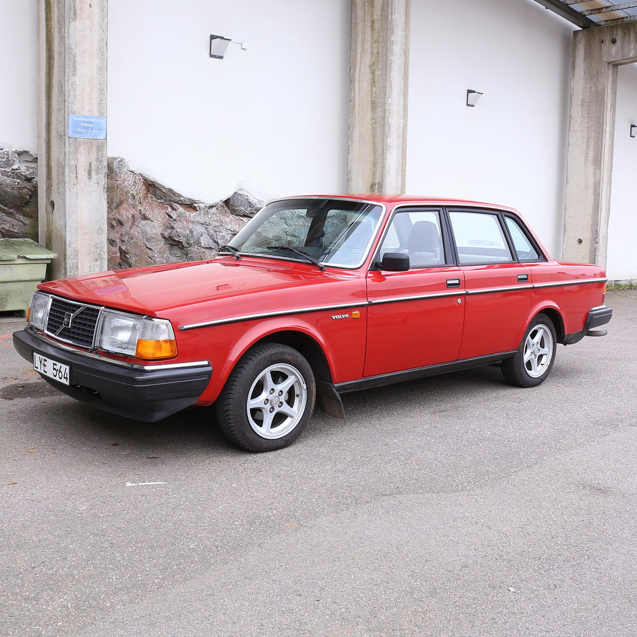 VOLVO 240, 1984.