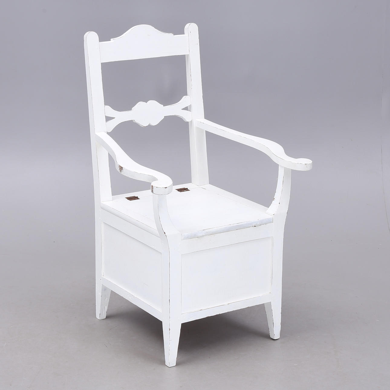 LÆNESTOL med opbevaring, 1900-tallet.