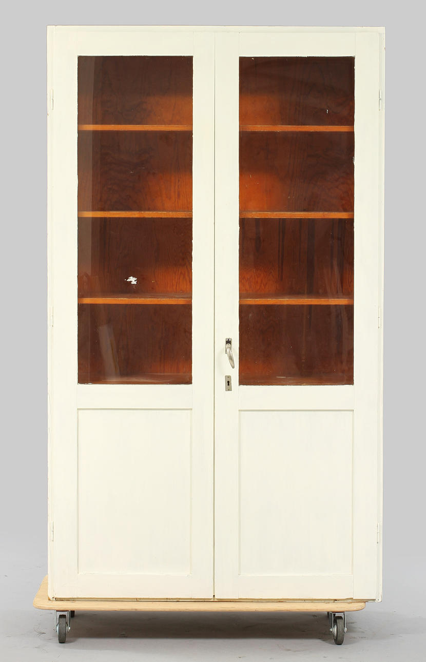 LABORATORIESKÅP, 1900-talets mitt.