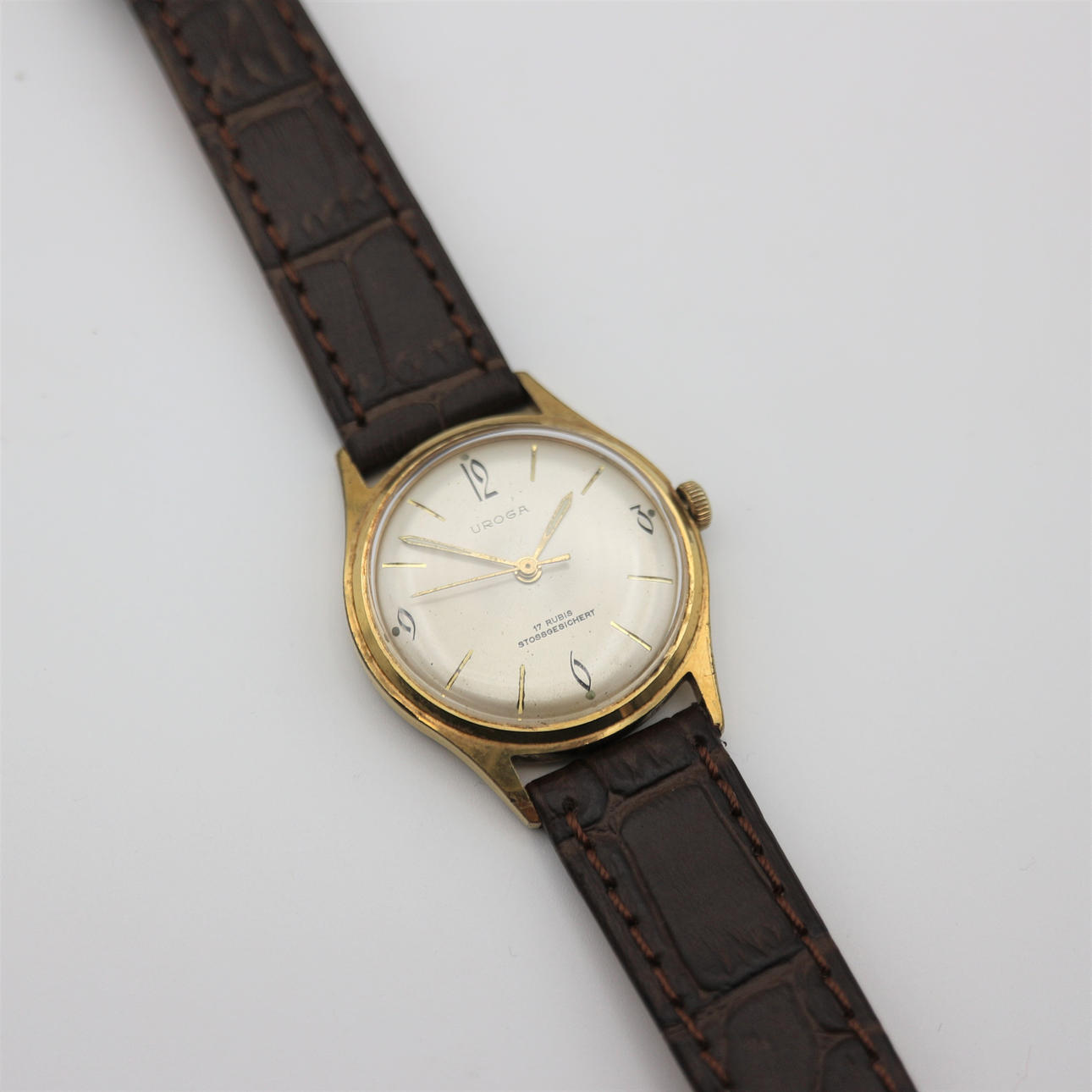 UROGA WRISTWATCH. Clocks & Watches - Wristwatches - Auctionet