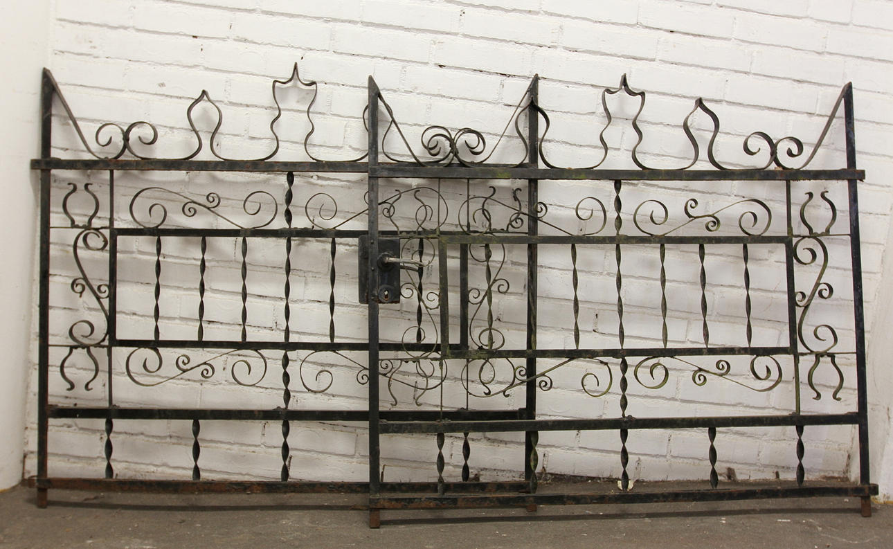 GRINDAR, ett par, järn, 1900-tal.