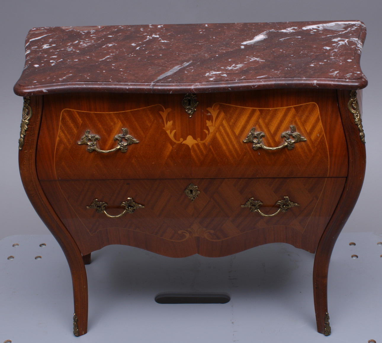 STILBYRÅ, trä/intarsia, stenskiva, rokokostil, 2-lådig, 1900-talets mitt.