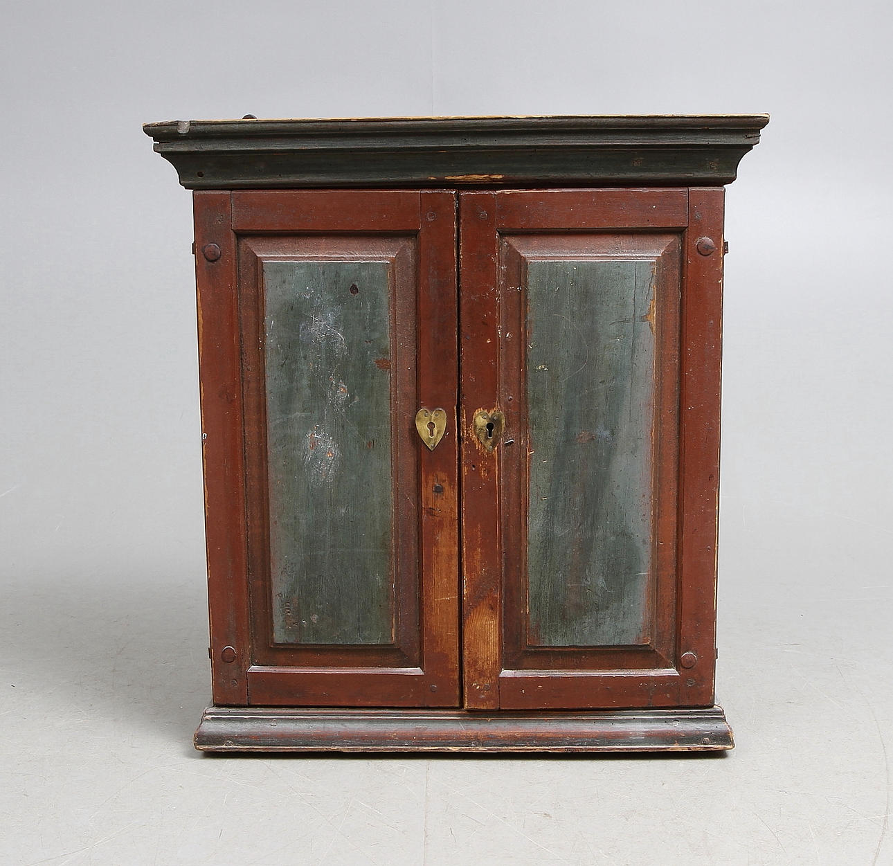 HÄNGSKÅP, Allmoge, 1700 tal.