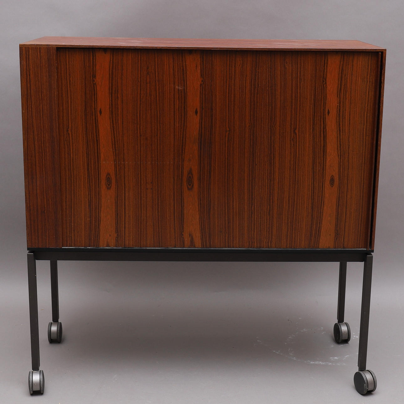 SCHRANK, ehemaliger TV-Schrank, Holz, mit Rollladen.