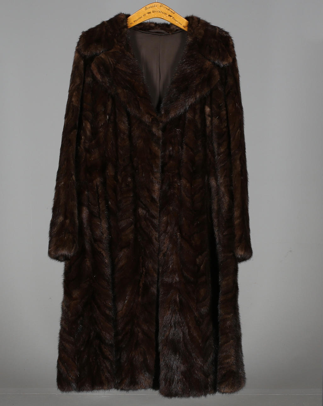 pels, mink, med hat og muffe.