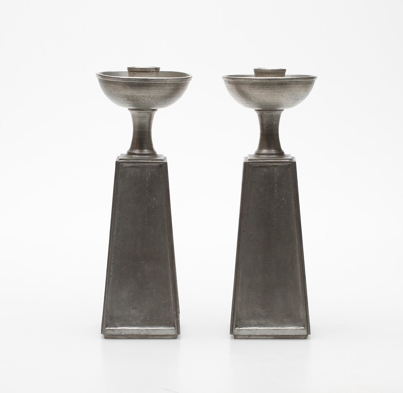 LJUSSTAKAR, ett par, tenn, R. Tennsmed, 1900-tal.