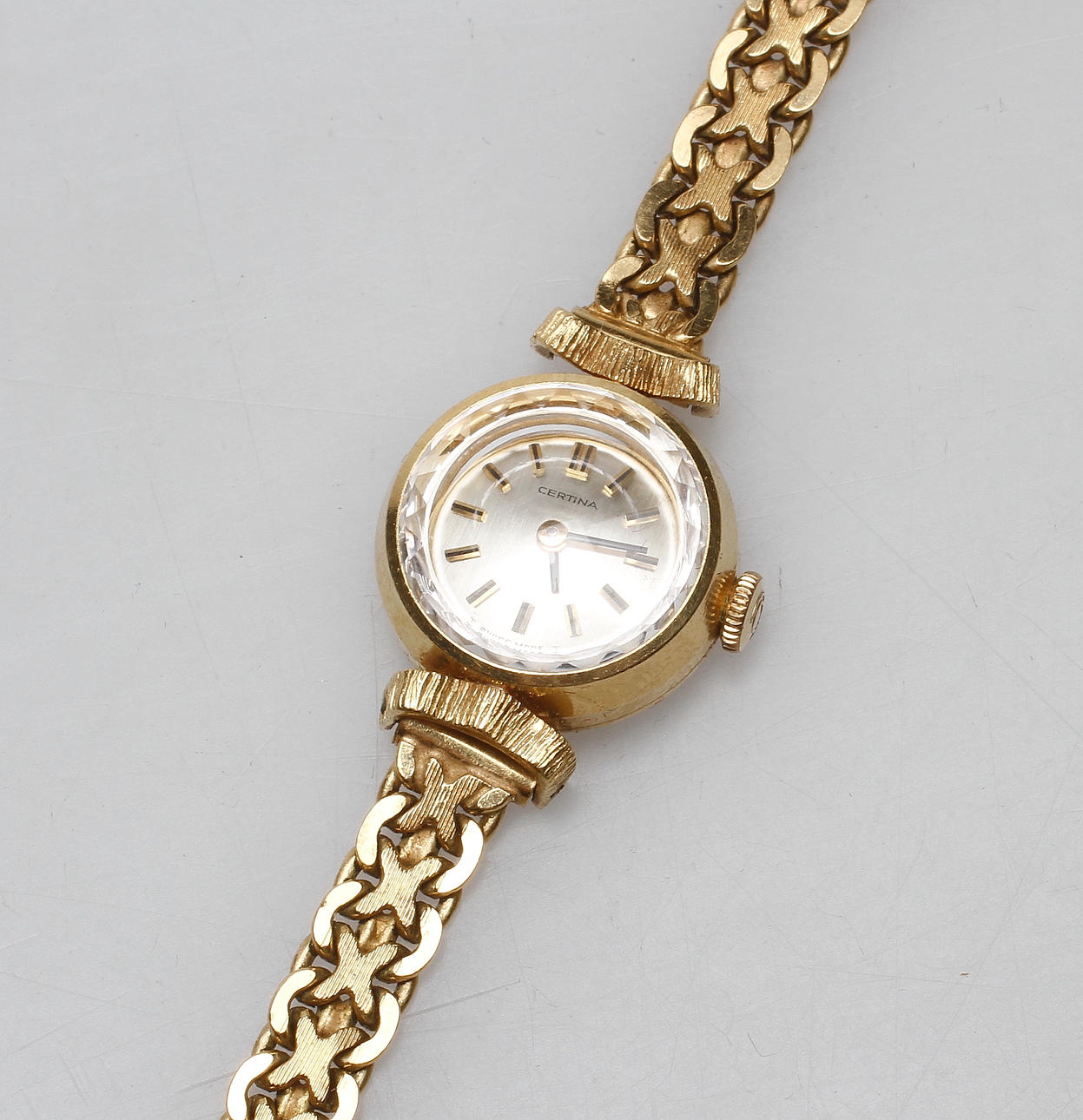 DAMARMBANDSUR med ARMBAND, Certina, guld 18k, vikt total ca 22,0 gram.