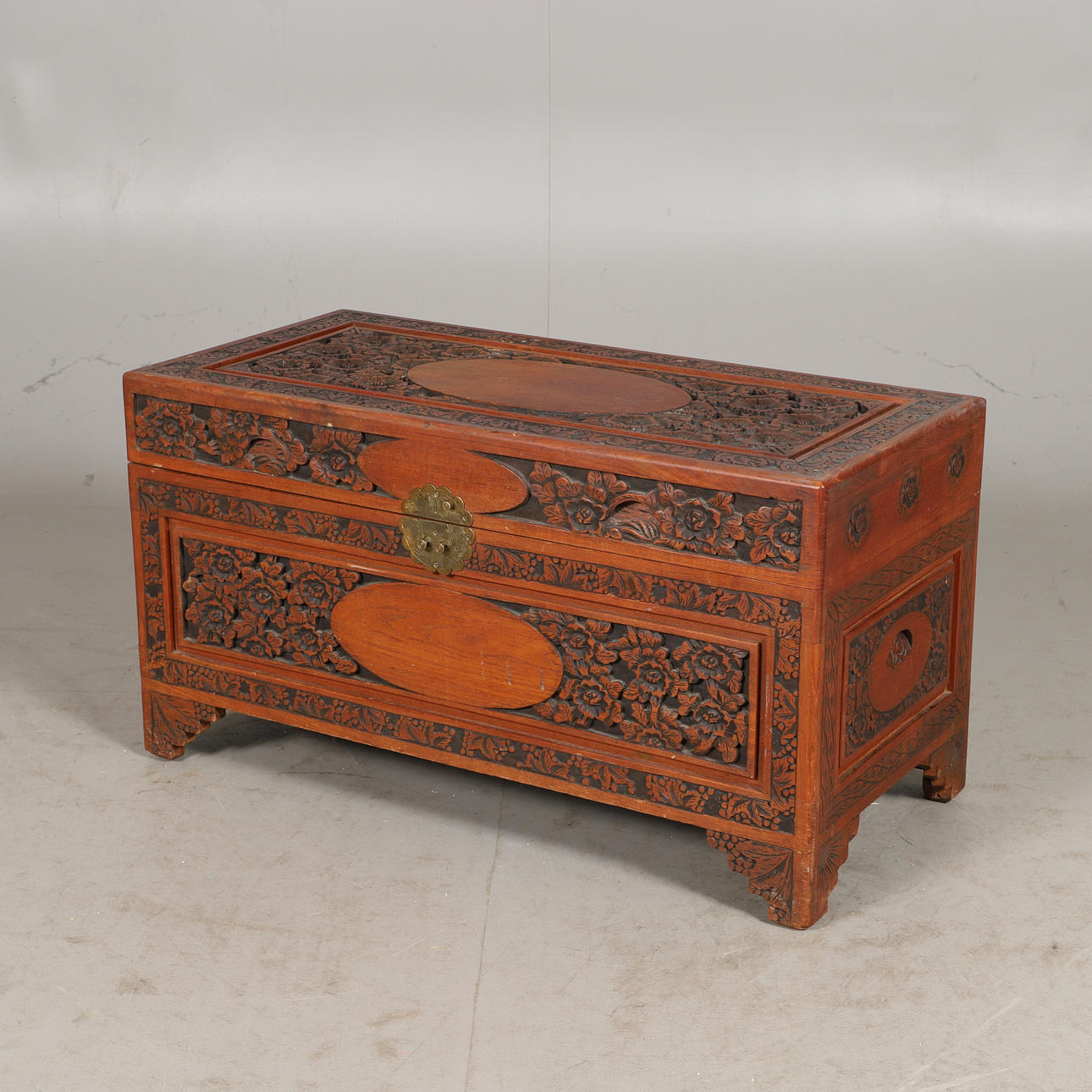 CAMPHOR CHEST with lock and key, oriental.