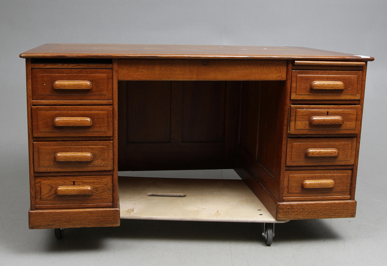 SKRIVBORD, ek, 1900-talets första hälft.