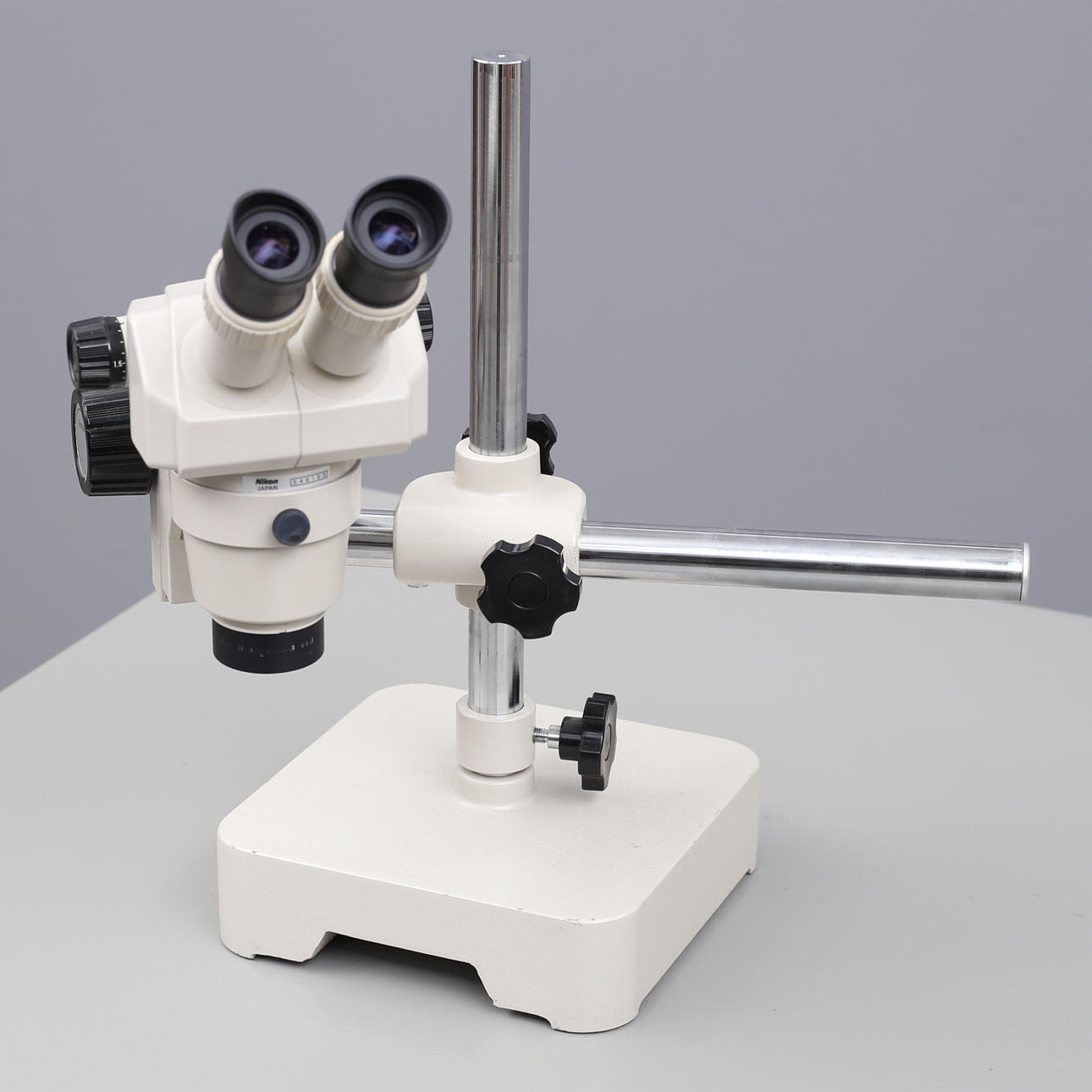 STEREOMIKROSKOOPPI Nikon.